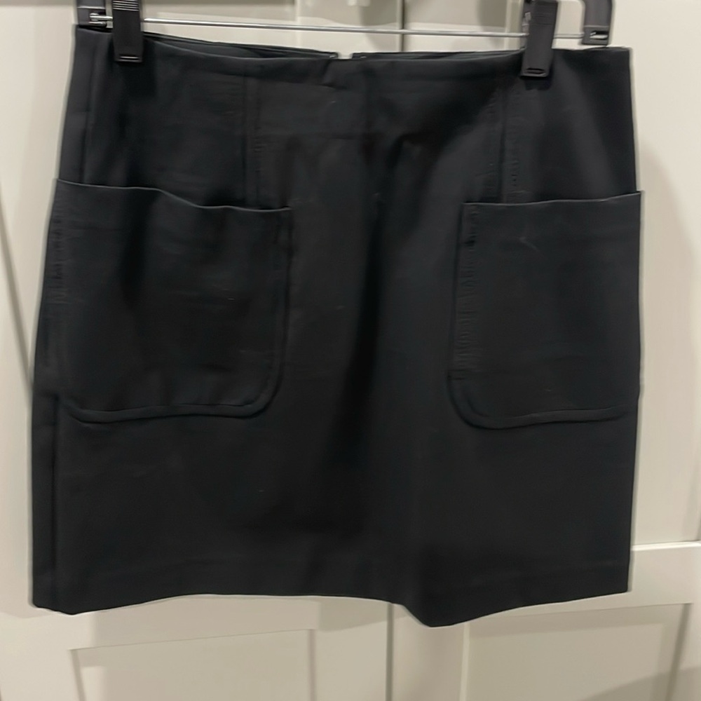 NWOT Loft black knee length skirt, Aline style, never worn, sits above hips sz 6
